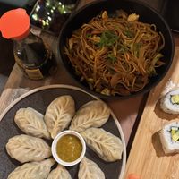 Momo steam veggie en veggie noodles   at Marpha Sushi & Nepali Kitchen in Bruges