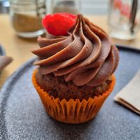 Cupcake at Share Sweet & Wine Bar in Prague