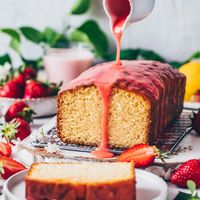 Strawberry and cream cheese frosting with gelato at Hanna Coffee in Yen Thanh