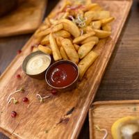 Fries + vegan dips  #Veganuary at Ezim Cafe in Frankfurt