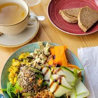 California Mango Salad (tofu option) at Brunch Club in Funchal