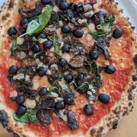 Pizza marguarita avec extra fauxmage, olives, champignons at Pizzeria Lume in Funchal