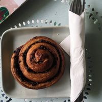 Cinnamon roll (vegan) at Greenr Cafe in New Delhi