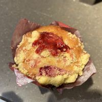 Lemon Raspberry Muffin 3,50€  at Starbucks in Vienna