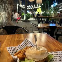VFC Rancher burger  at Diez de Diez - 10/10 in San Salvador