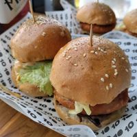 Mini burgers at Diez de Diez - 10/10 in San Salvador