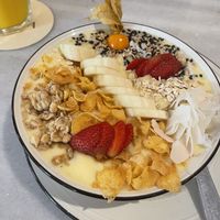 Smoothie bowl de mango + zumo de naranja  at Maura in Mallorca