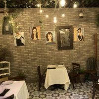 Inside garden room at Oda House in New York City