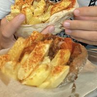 Gyros con pitabread bianco e pitabread scuro  at 269 Fast Vegan Food in Crete