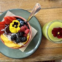 açaí bowl and kiwi juice   at Ojo de Agua in Mexico City