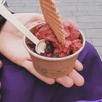 Zartbitter & schwarze Johannisbeere at Eisbox in Offenburg