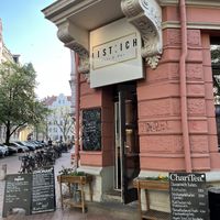 At least 3 vegan options available. Nice place to sit outside.  at Listich in Hannover