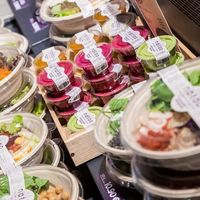 Detalle de ensalada con salsal at Natoo in Frankfurt