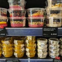 More breakfest and dressing options at Natoo in Frankfurt