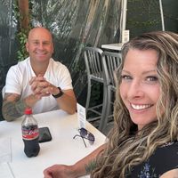 Great atmosphere   at Hot Johnnie's in San Francisco