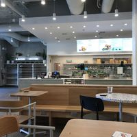 A nice clean place with fresh food 🍱 and vegan options at sweetgreen in Atlanta