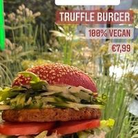 This is the amazinf 100% vegan truffle burger at The Fresh Factory in Nijmegen