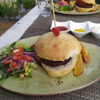 Vegan burger at Só Caprichos in Mallorca