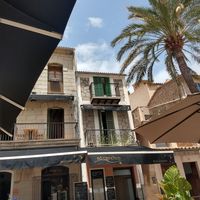 Shaded seating at Só Caprichos in Mallorca
