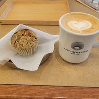 Early Grey muffin and soy milk latte at Daily Coffee Stand in Tokyo