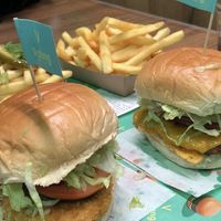 Chick burger and beyond burger  at Vedang - green burger | P- Berg in Berlin