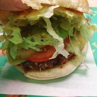 Cheeseburger at Vedang - green burger | P- Berg in Berlin