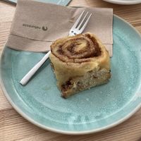 Cinnamon roll   at Good One Café in Hamburg