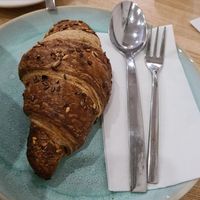 Croissant mit Blaubeerenfüllung at Good One Café in Hamburg