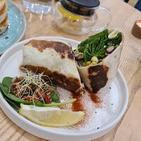 Wrap mit Bohnen Spinat und Rühreitofu at Good One Café in Hamburg