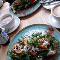 peach heaven, avocadobread and coffee at Good One Café in Hamburg