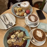 Açai Bowl und Pancakes 🥞   at Good One Café in Hamburg