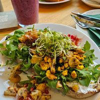 Sandwich mit Champignons und Rührtofu, Berry Smoothie at Good One Café in Hamburg