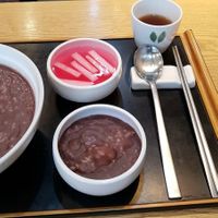 Red bean porridge 동지팥죽 - close-up at Bonjuk 본죽 - Nokdu in Seoul