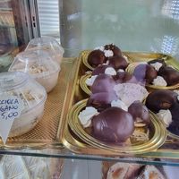 Nocciola vegano and profiterol at Romeo Peluso in Pompei