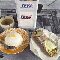 Delizia al limone e cannolo al pistacchio   at Romeo Peluso in Pompei