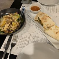 Salad veganos and quesadillas 👌👌👌 at Copenhagen in Valencia