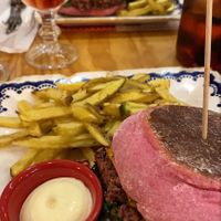 Attention this Mayo was not vegan! Please order directly and say you want vegan Mayo even if you order a vegan burger, git non vegan Mayo for my fries for the vegan burger!  at Bira dos Namorados in Porto