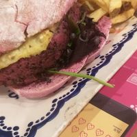 Hambúrguer at Bira dos Namorados in Porto