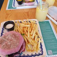 Vegan burger 🥰 at Bira dos Namorados in Porto