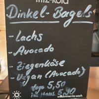 Vegan bagel with avocado at Café la Maison in Munich