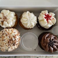cupcakes! (carrot, lemon, red velvet, coconut and chocolate) #Veganuary at Pure Cupcakes in San Diego