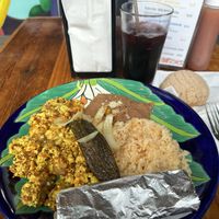 SOYRIZO & HUEVO DESAYUNO, JAMAICA, Y CONCHA  at Mis Tacones in Portland