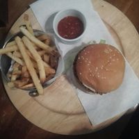 quinoa burger at Queen's Head in Burley