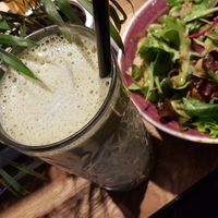 Surprisingly good matcha oat latte at Bowls & Blenders in Munich