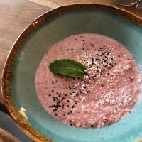 Himbeere veganes Porridge  at Cafe Miu in Munich