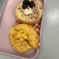 Mango cream and white chocolate and blueberry   at Bun and Coffee in Malaga