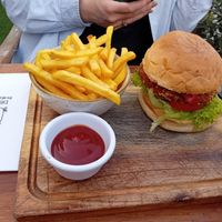 Vegan burger at U Bistrot in St Julians