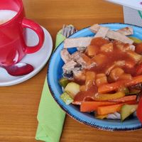 China box with noodles, vegetables, tofu and sweet&sour + soy cappuccino at Green Planet the Foodcourt in Gran Canaria