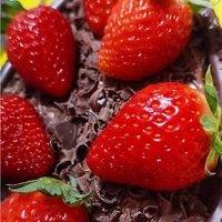 Ovo de páscoa (chocolate com morango) at Flor de Lótus Culinária Vegana in Itajuba