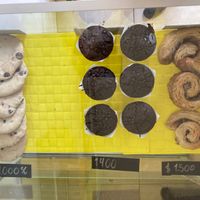 Muffin, cookies and rolls at Tanto in Valdivia